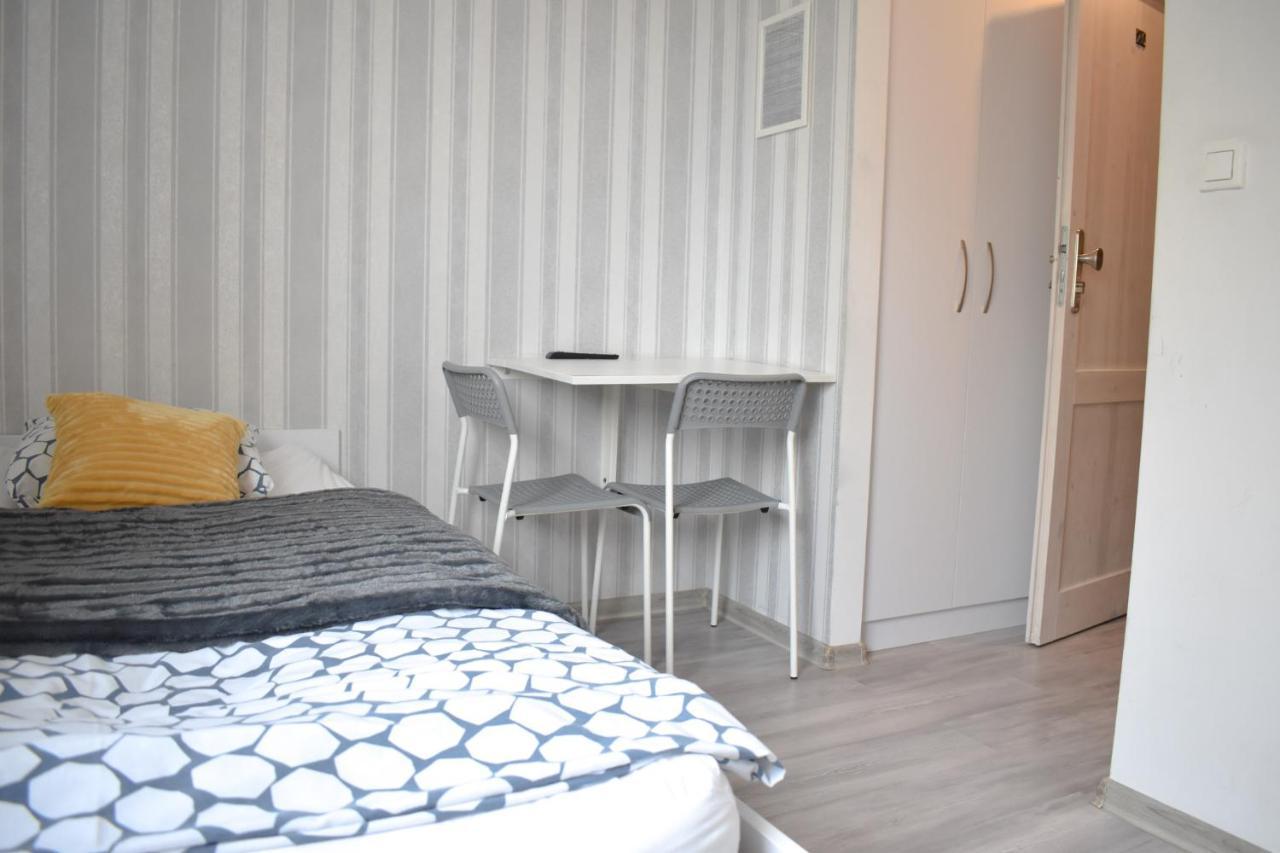 Hostel Przed Switem Gorzow Wielkopolski Bagian luar foto