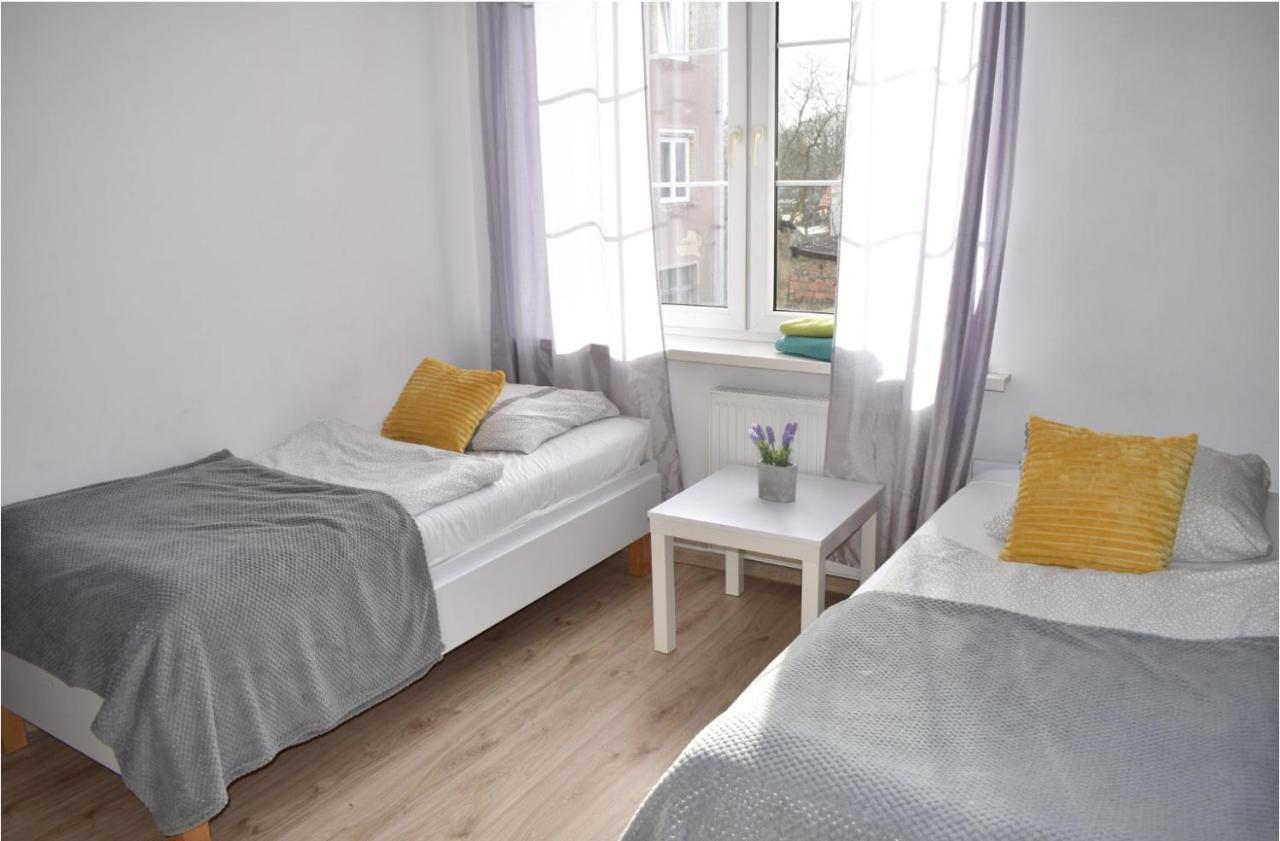 Hostel Przed Switem Gorzow Wielkopolski Bagian luar foto