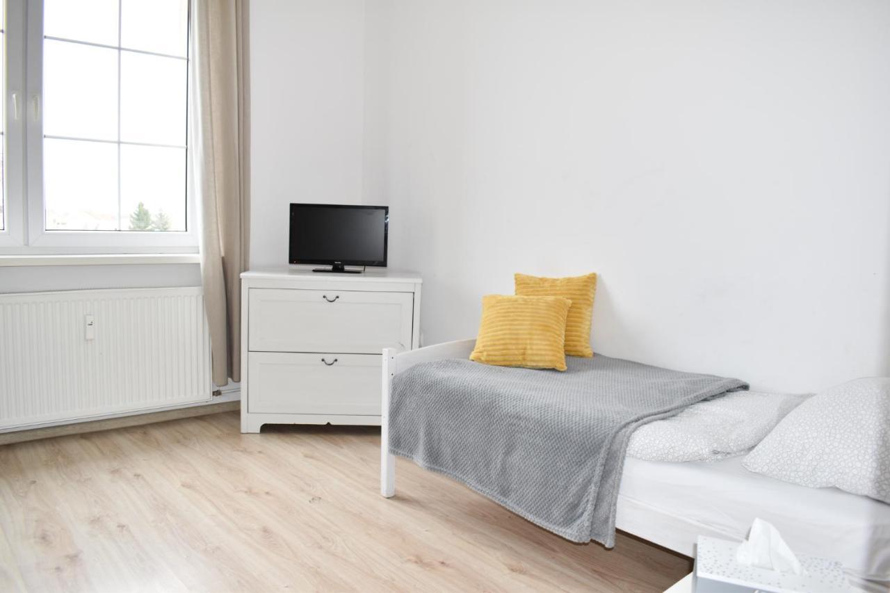 Hostel Przed Switem Gorzow Wielkopolski Bagian luar foto