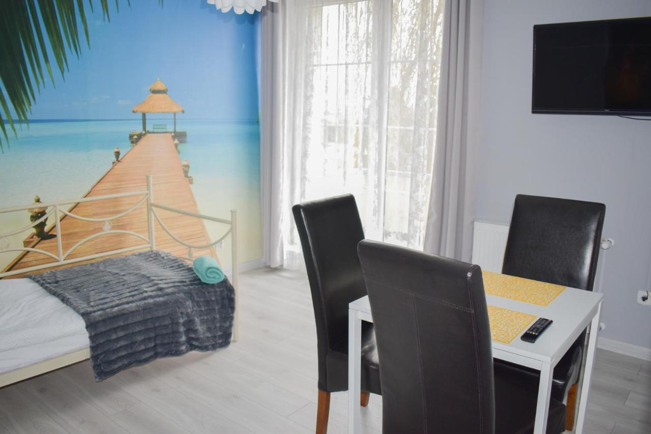 Hostel Przed Switem Gorzow Wielkopolski Bagian luar foto
