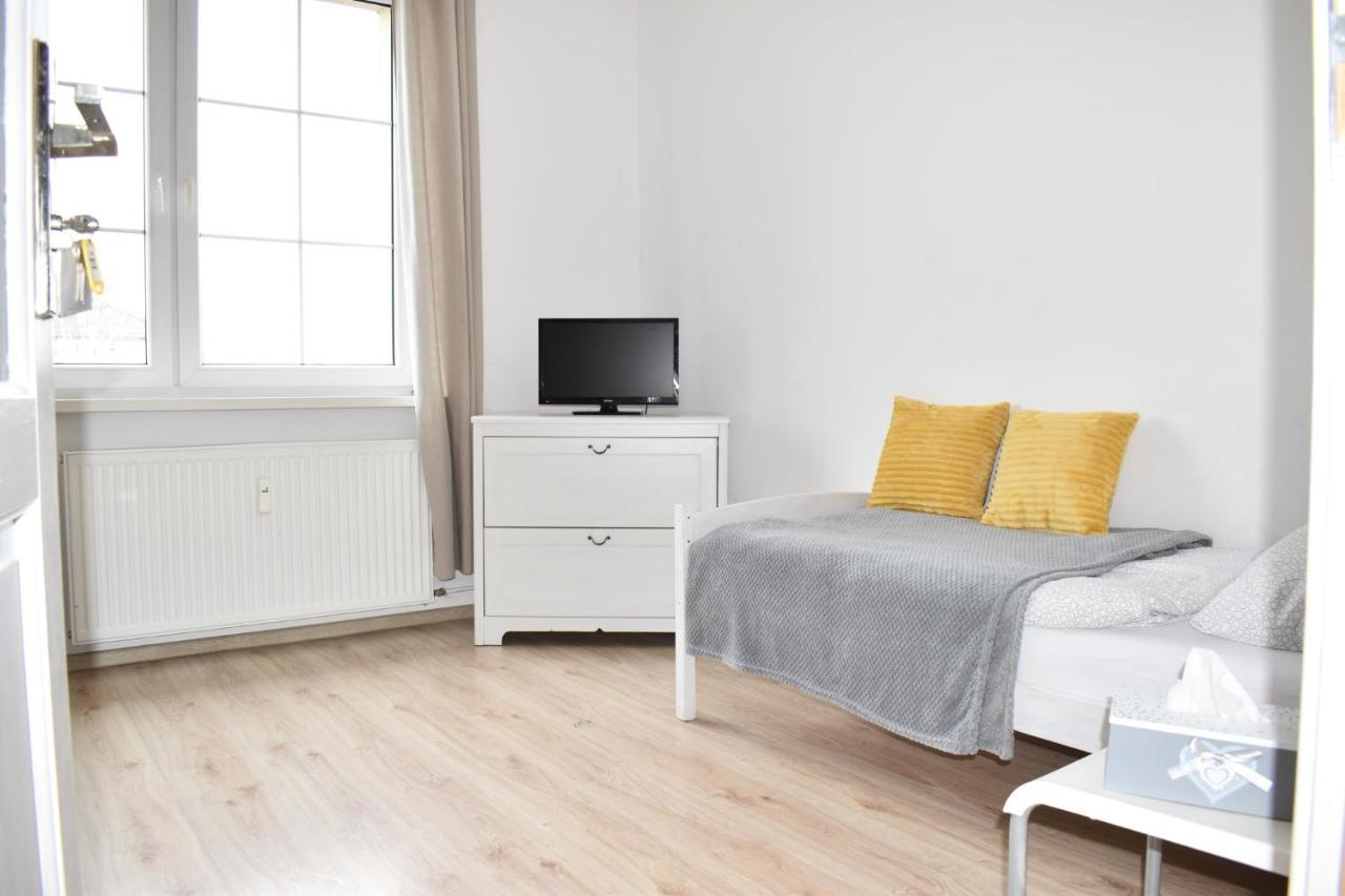 Hostel Przed Switem Gorzow Wielkopolski Bagian luar foto